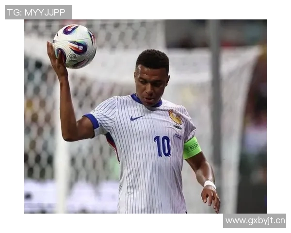 姆巴佩缺席法国训练两天今日将决定是否能参加比赛