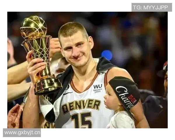 小杨展现惊人实力被誉为中国约基奇开拓者未来之星引发全球关注 小杨展现惊人实力被誉为中国约基奇开拓者未来之星引发全球关注