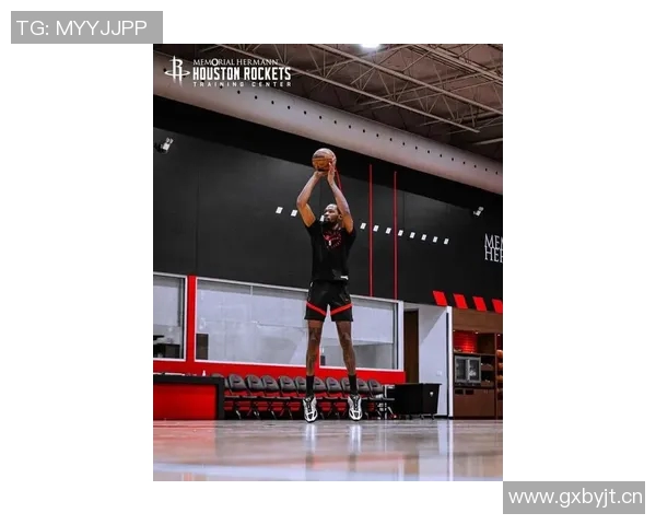 火箭队训练日常曝光杜兰特单打技艺提升申京专注低位技术磨练