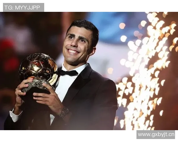 比利亚雷亚尔将在欧冠赛前隆重颁发金质奖章给罗德里