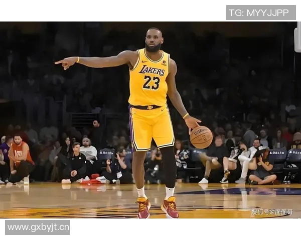 詹姆斯标志性时刻引争议为何选择如此低级的方式赚钱