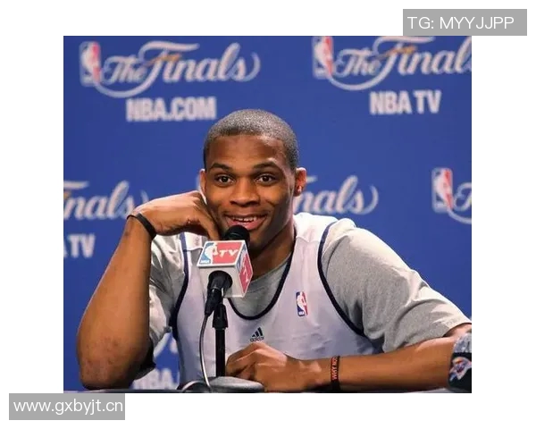 Lowe称赞三球进攻能力出众难以找到类似球员 Lowe称赞三球进攻能力出众难以找到类似球员