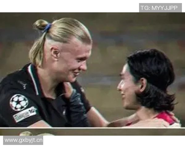 老队友重聚温情时刻哈兰德与南野拓实亲切拥抱寒暄 老队友重聚温情时刻哈兰德与南野拓实亲切拥抱寒暄