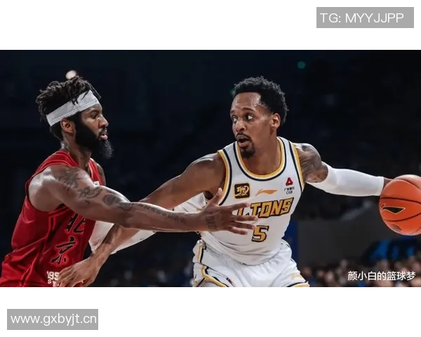 布朗怒斥裁判组失误致球队失利赛后发声引发热议