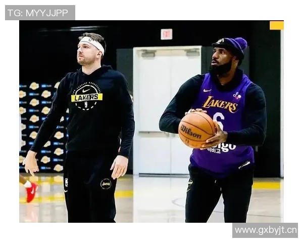 詹姆斯助攻总数已达13699次距离超越保罗仅差80次