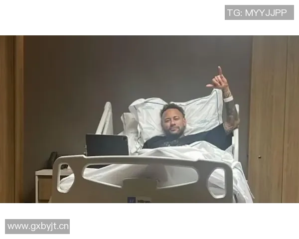 内马尔左膝手术后预计明年二月复出有望与桑托斯续约半年