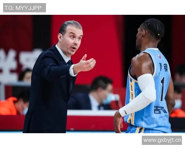 媒体人提问许指导为何末节不让斯佩尔曼上场他是北汽的首选外援