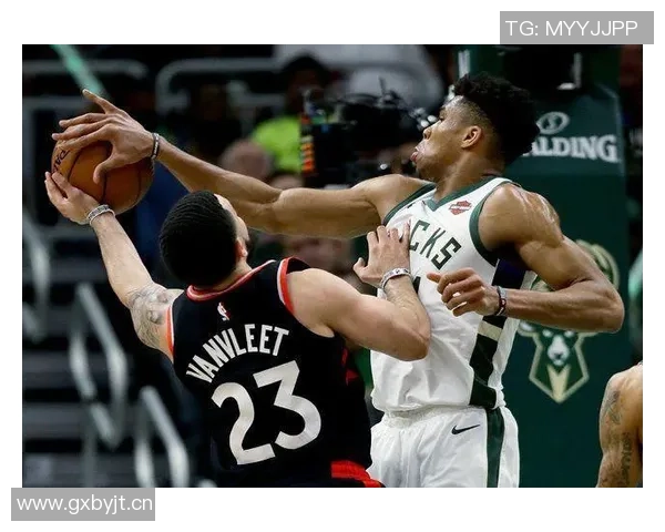 普理查德上半场火力全开三分球精准命中助球队争取胜利