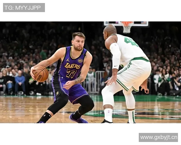 东契奇在场湖人防守效率显著提升分析及其影响探讨